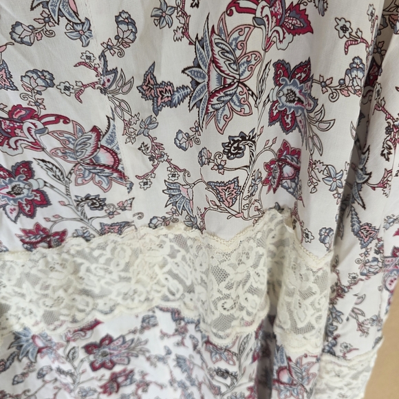 Simply Noelle White Tank Top with Lave Trim And Lace Front Strip Floral Print - Picture 3 of 4